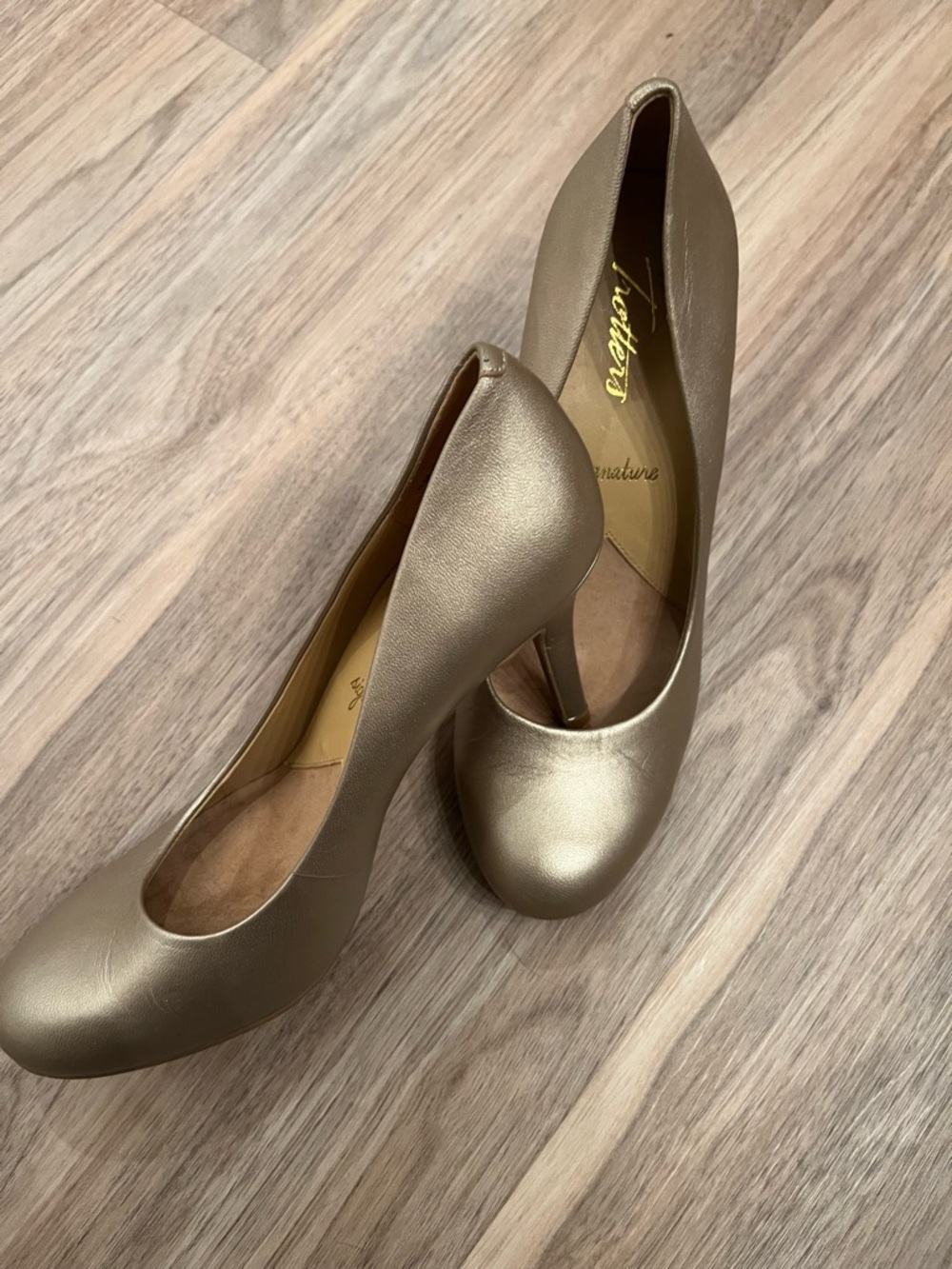 Trotters Metallic Gold Round-Toe Pumps